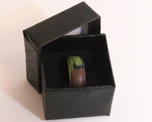 Cargar imagen en el visor de la galería, Men&#39;s Ring With Gift Box - Dad&#39;s Ring - Safe Wedding Rings for Men
